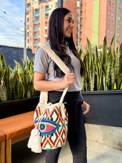 Mochila tapizada ojo