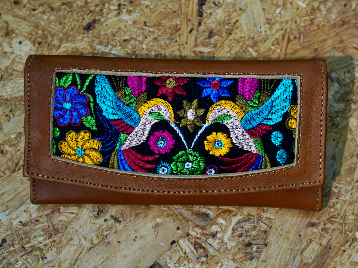 Billetera larga cuero bordado