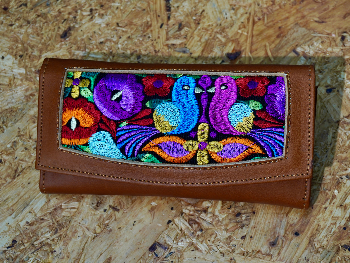 Billetera larga cuero bordado