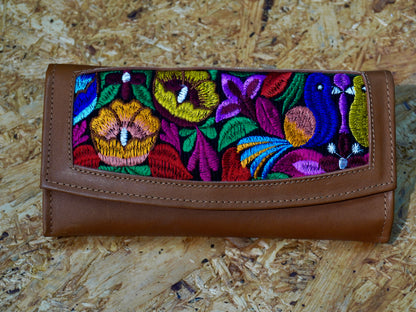 Billetera larga cuero bordado