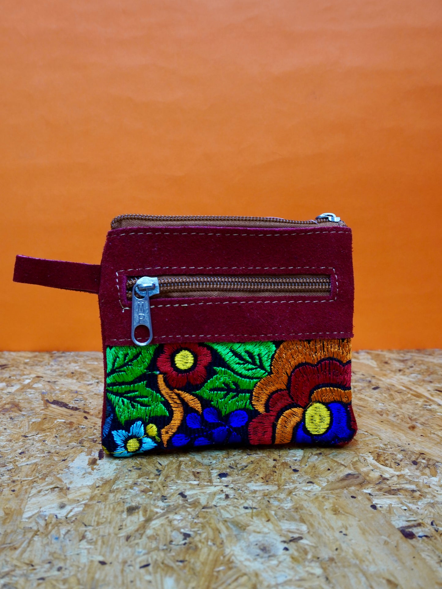 Monedero bordado