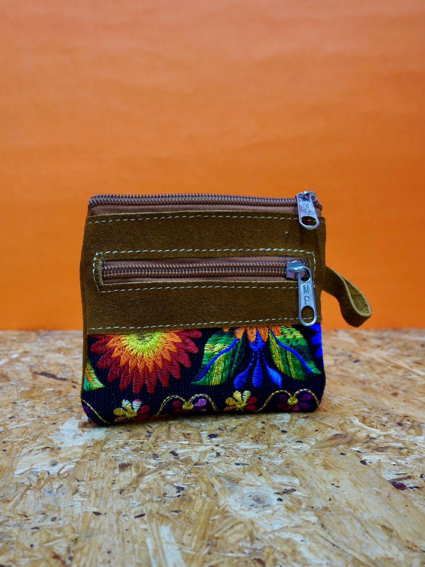 Monedero bordado
