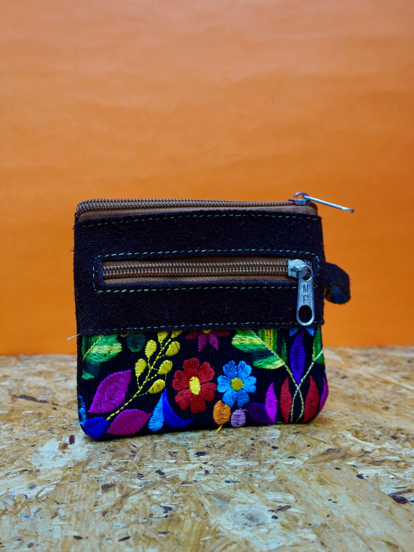 Monedero bordado