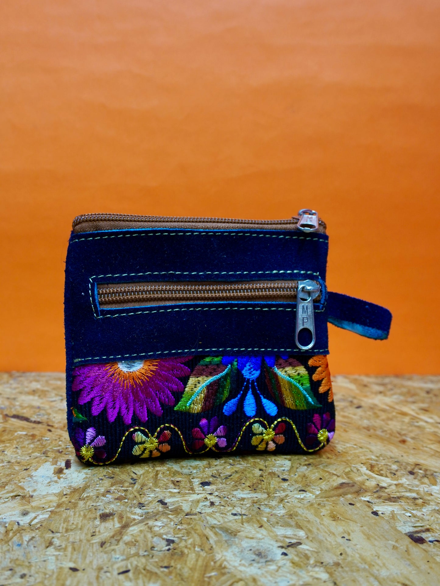 Monedero bordado