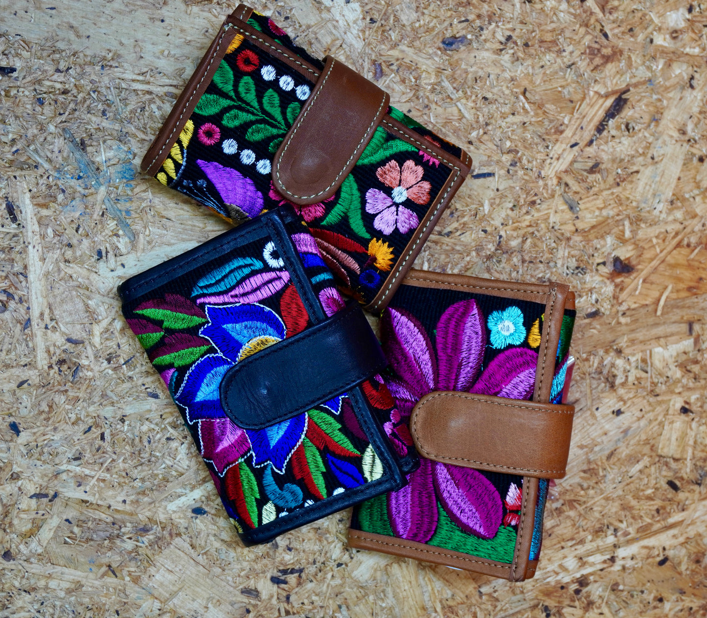 Billetera cuero bordado