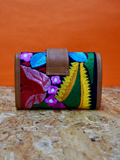 Billetera cuero bordado