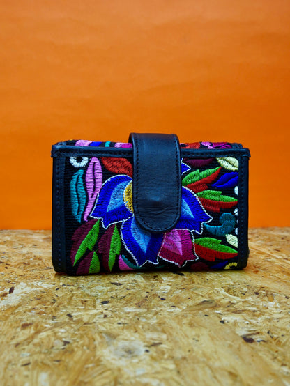 Billetera cuero bordado