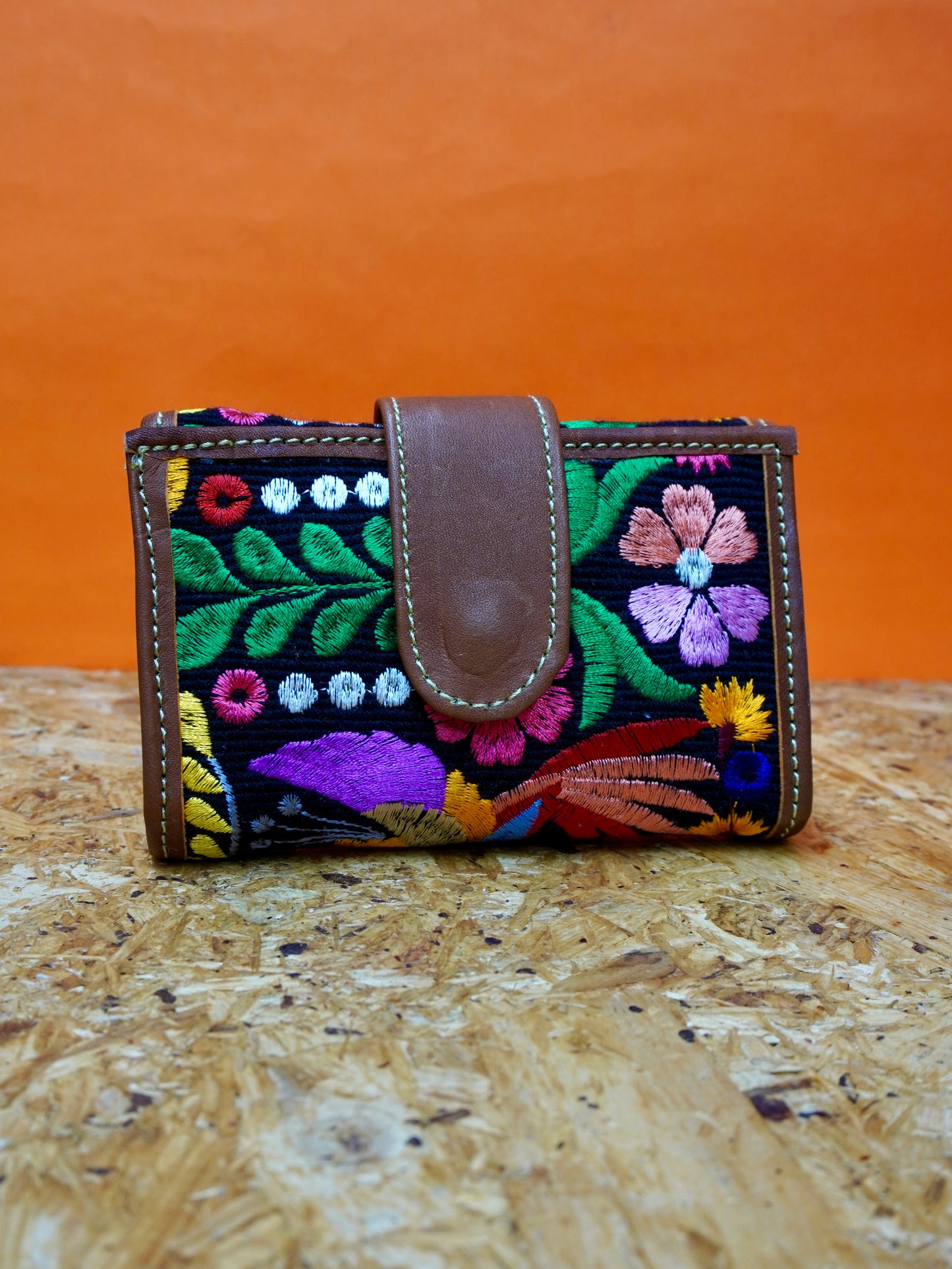 Billetera cuero bordado