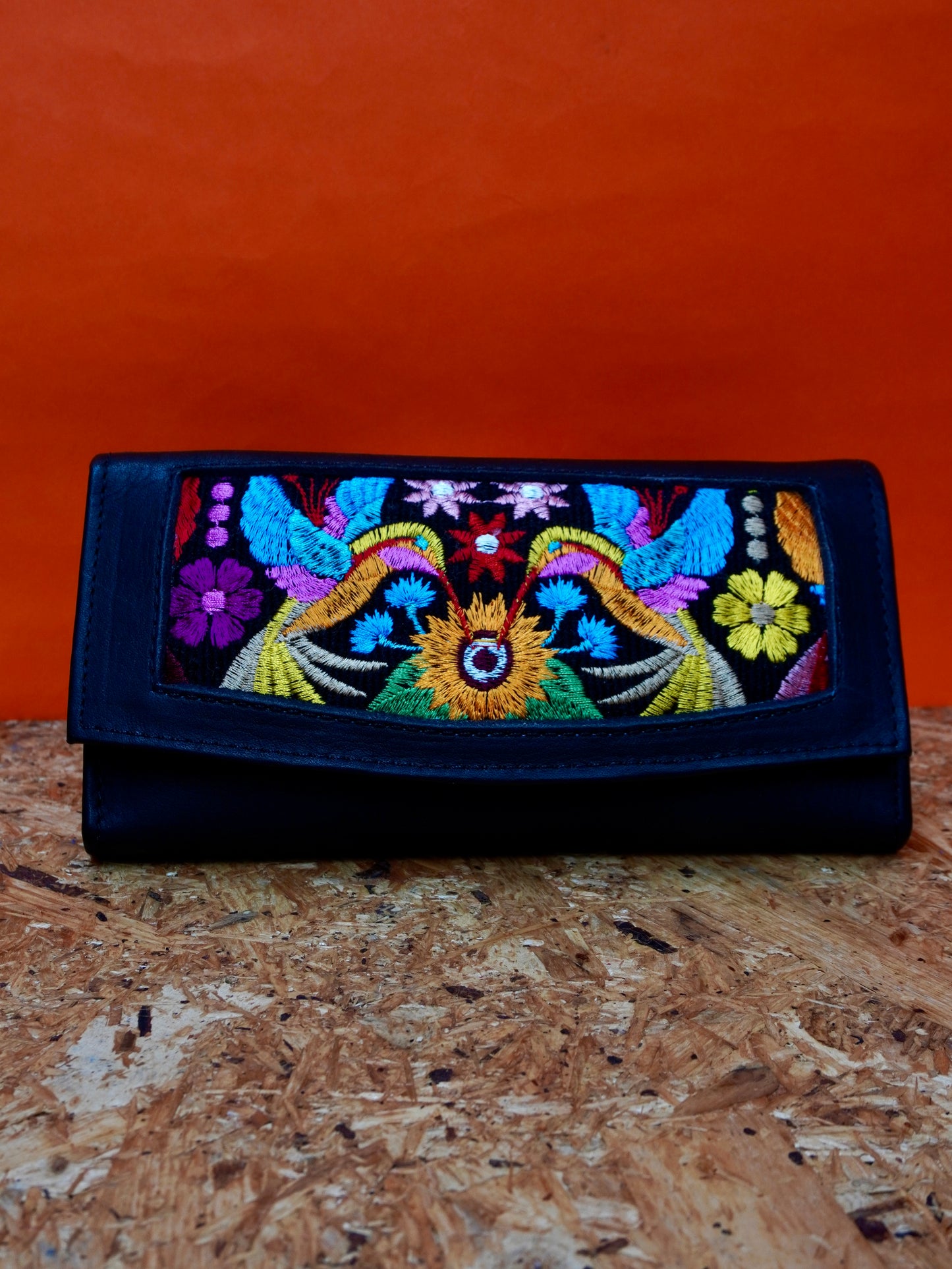 Billetera larga cuero bordado