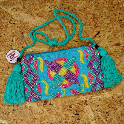 Cartera sobre piedra