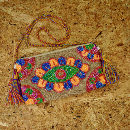 Cartera sobre piedra