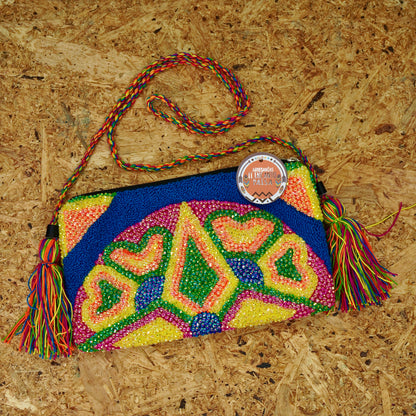 Cartera sobre piedra
